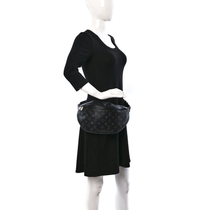 Louis Vuitton Monogram Eclipse Discovery Bumbag 2 of 11