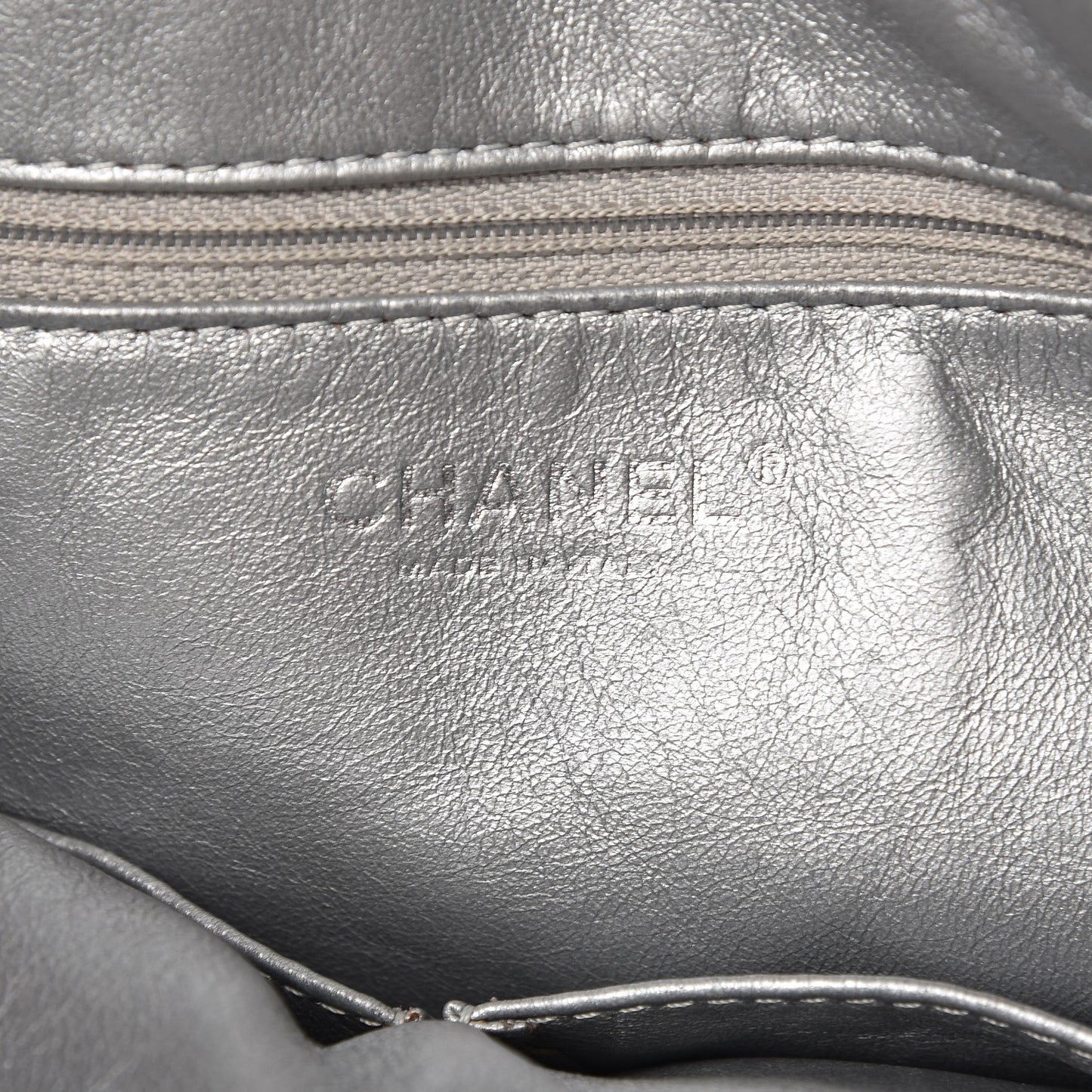 Glazed Caviar Modern Chain Tote Black