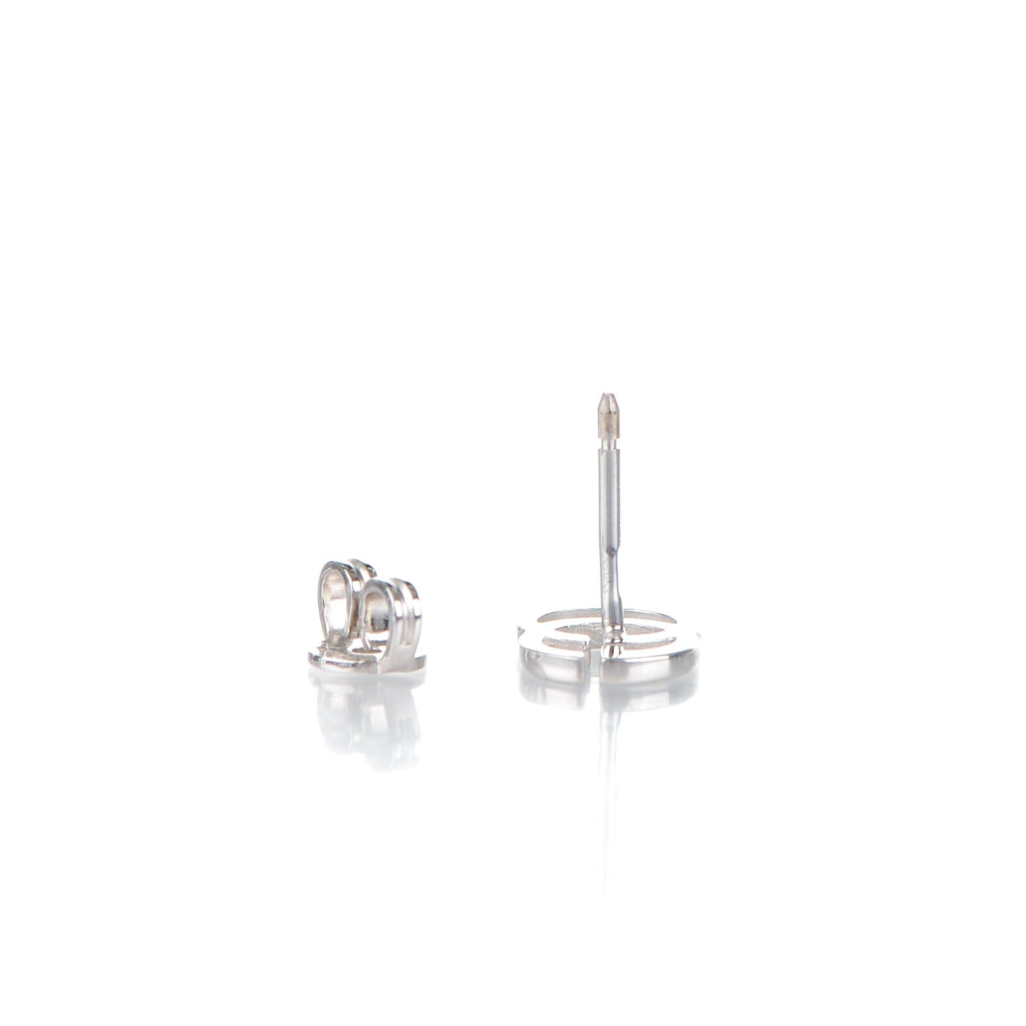 18K White Gold GG Tissue Stud Earrings