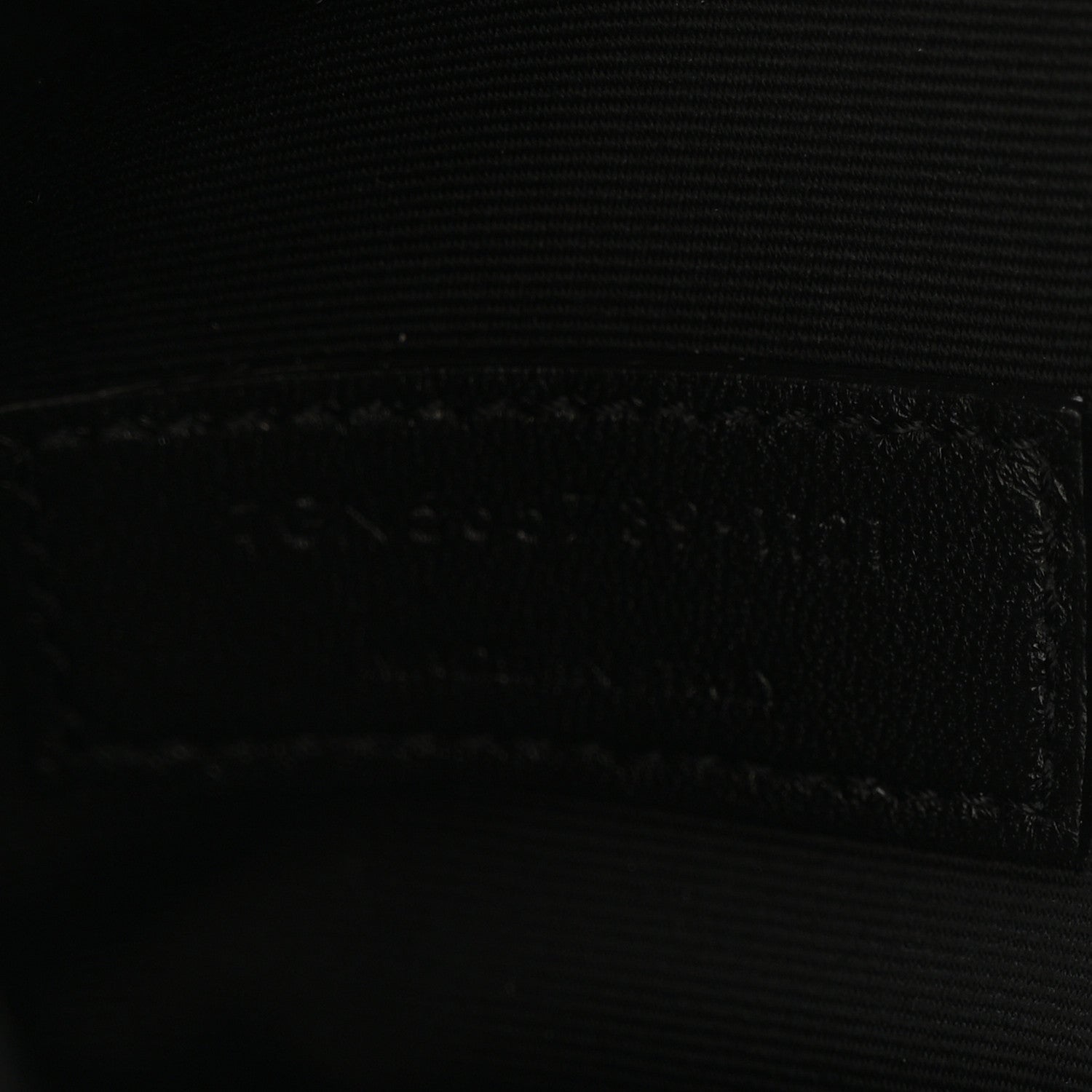Saint Laurent Grain De Poudre Uptown Pouch Crema Soft 14 of 16