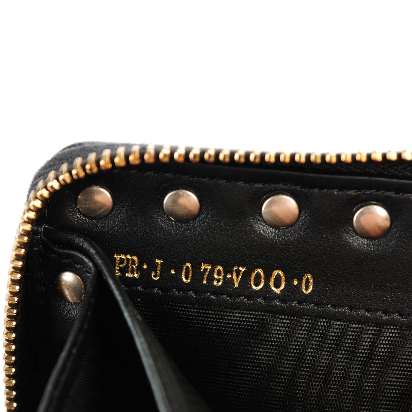 Vitello Rockstud Zip Around Wallet Ivory Black
