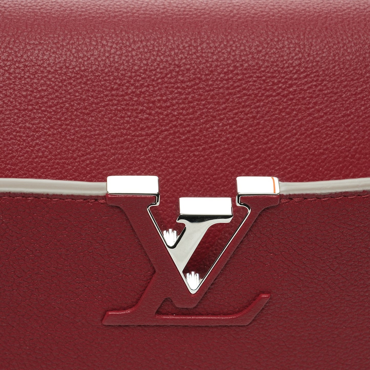 Veau Cachemire Capucines MM Cherry