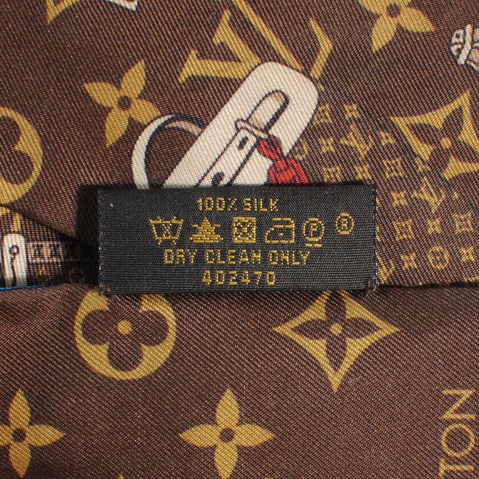LOUIS VUITTON ブラウン スカーフ New Louis Vuitton Scarf Iconic Monogram Classic Trunks Luggage
