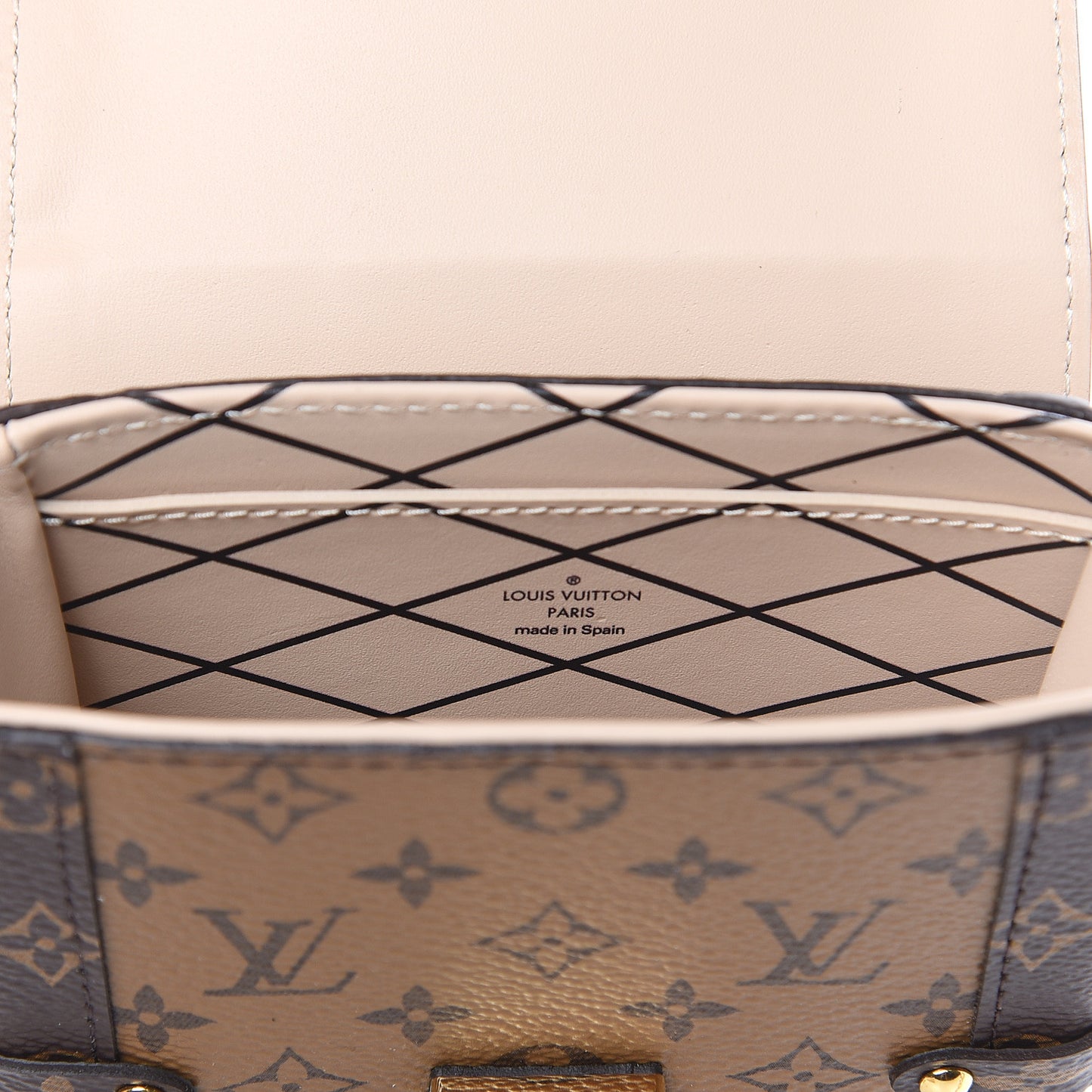 Reverse Monogram Pochette Trunk Verticale