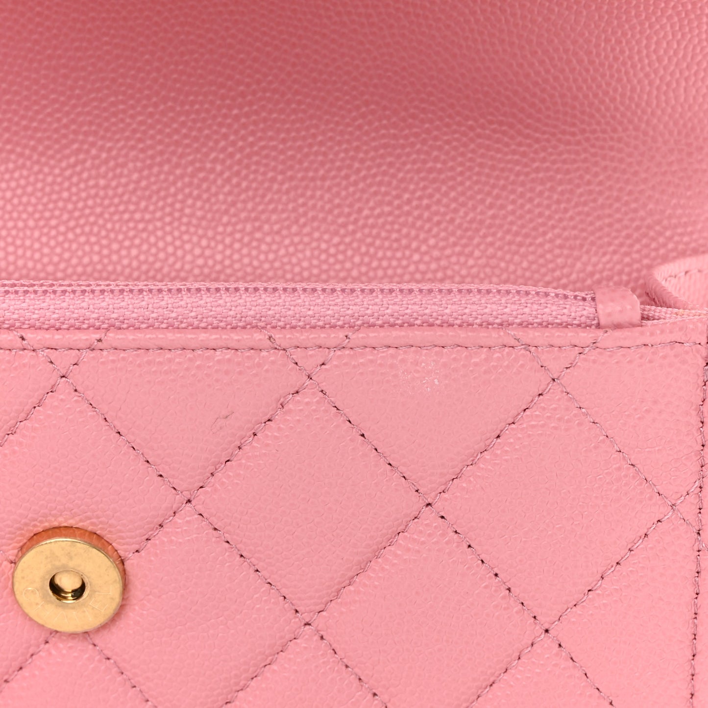 Caviar Quilted Flap Phone Holder With Chain Light Pink