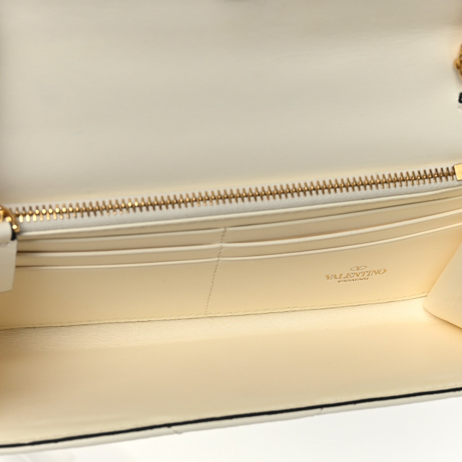 Valentino Garavani Nappa Roman Stud Wallet On Chain Ivory 4 of 7