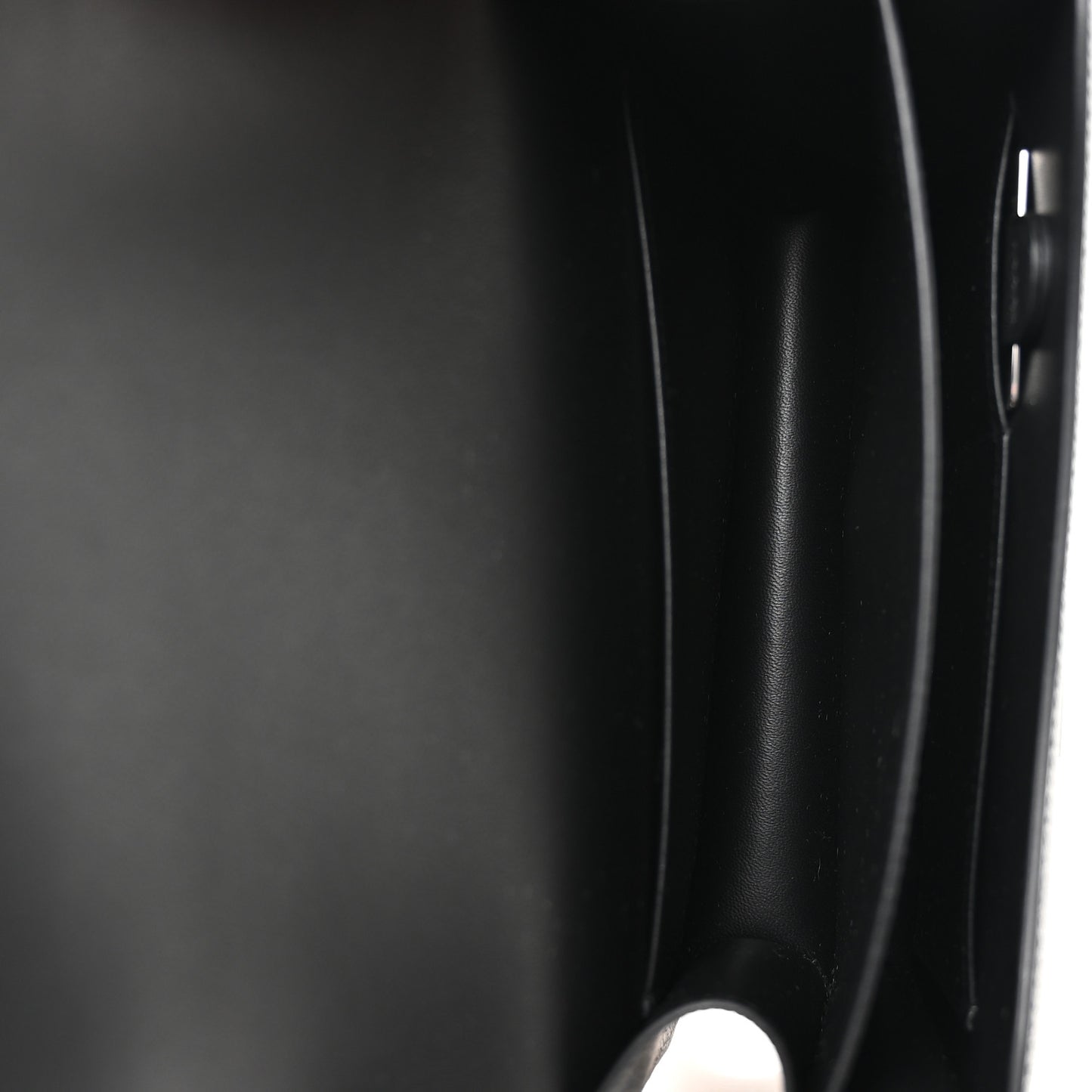 Epsom Constance 18 Black