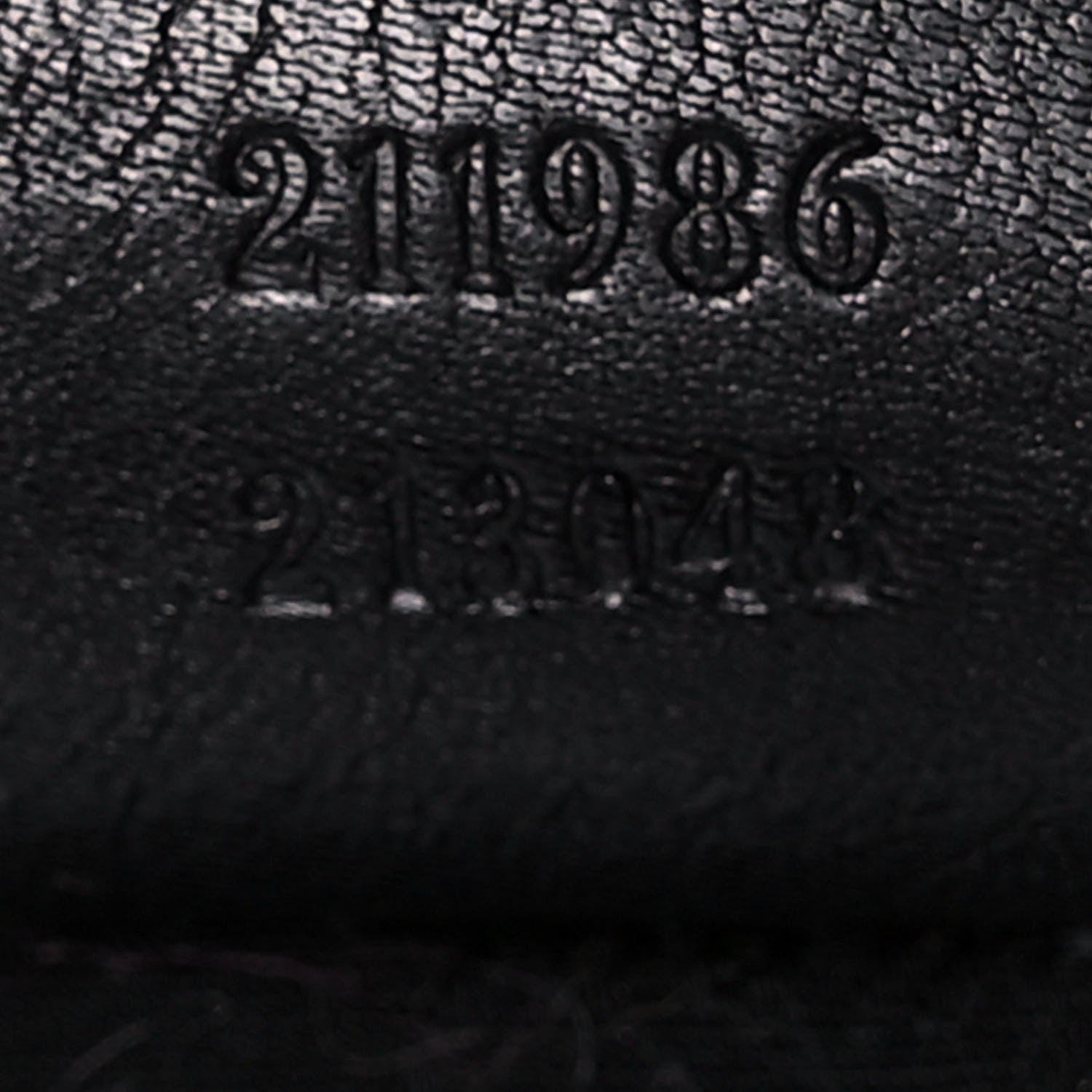 Gucci Guccissima Pelham Medium Hobo Black 7 of 17