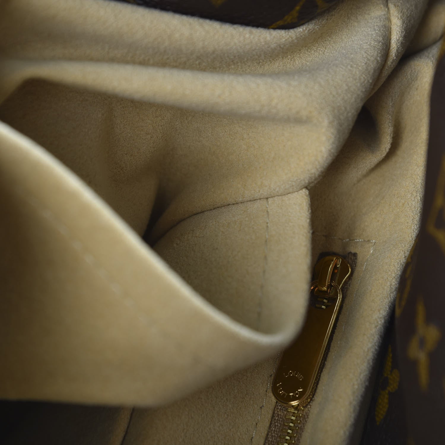 Louis Vuitton Monogram Artsy MM 6 of 9