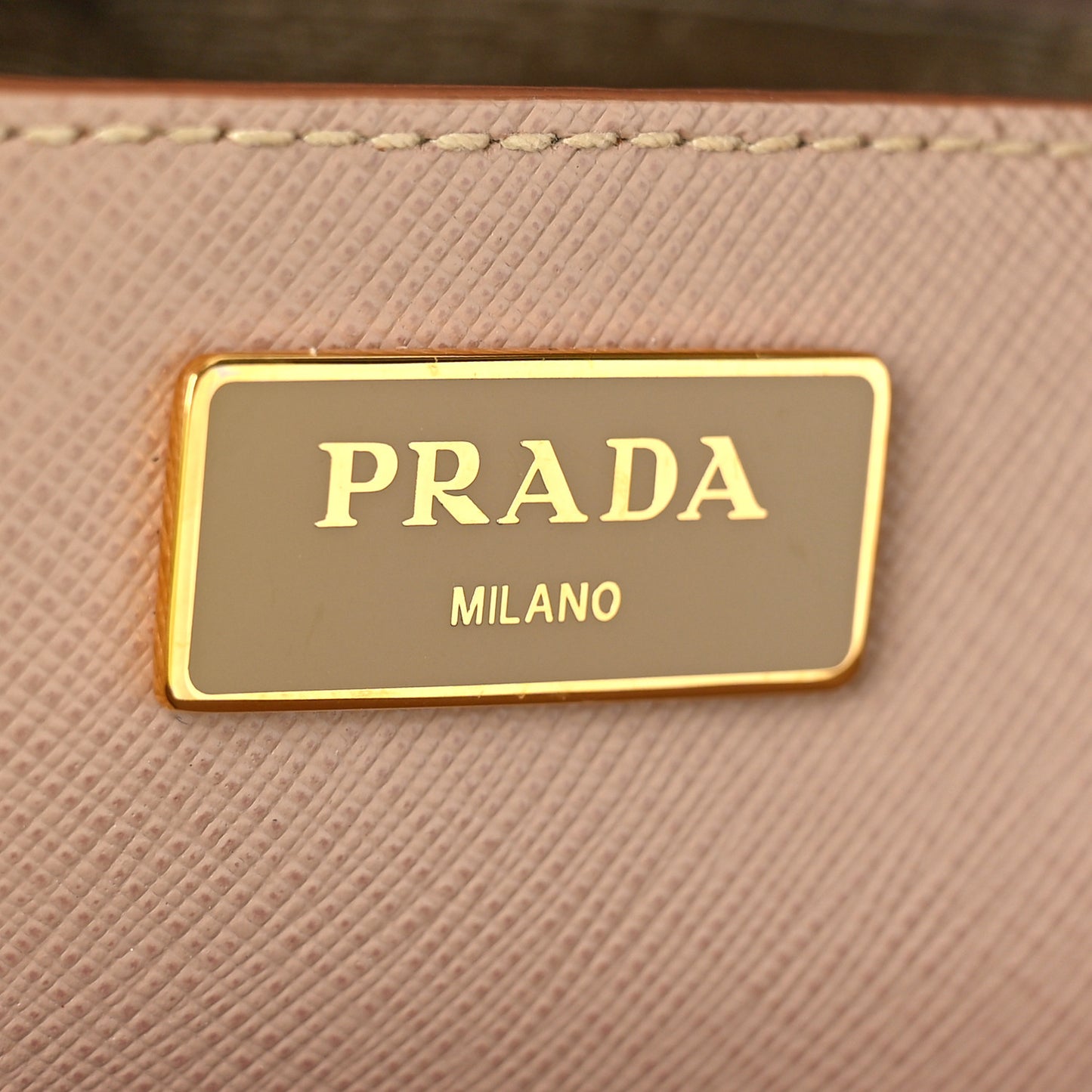 Saffiano Medium Galleria Double Zip Tote Cammeo