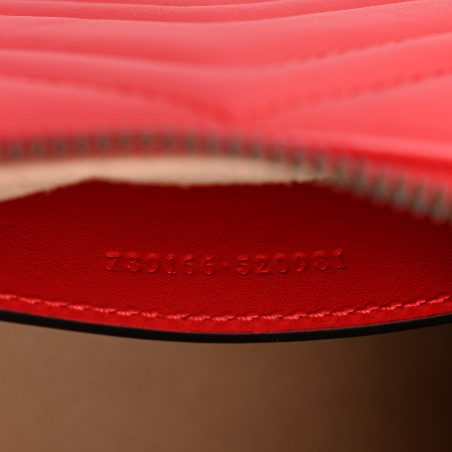 Calfskin Matelasse Chevron GG Marmont Sling Shoulder Bag Rosso