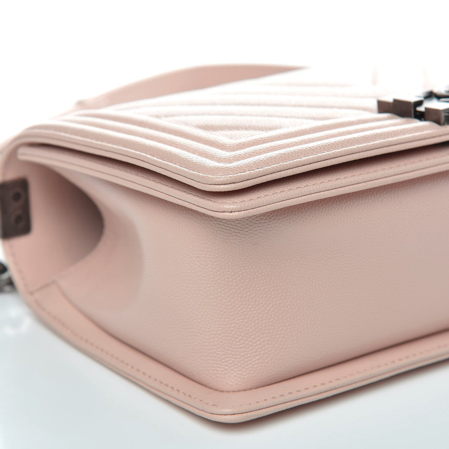 Caviar Chevron Quilted Medium Boy Flap Light Beige