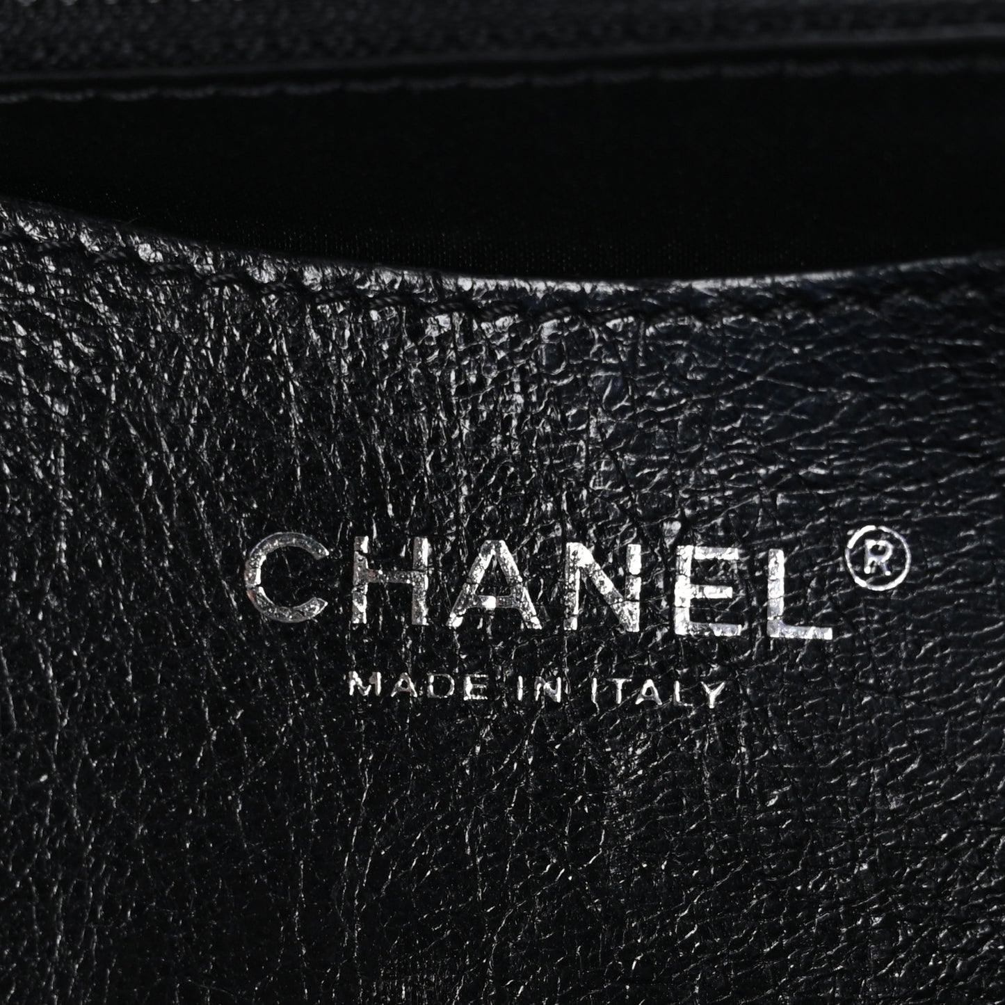 Glazed Calfskin Stitched On The Road Flap Black