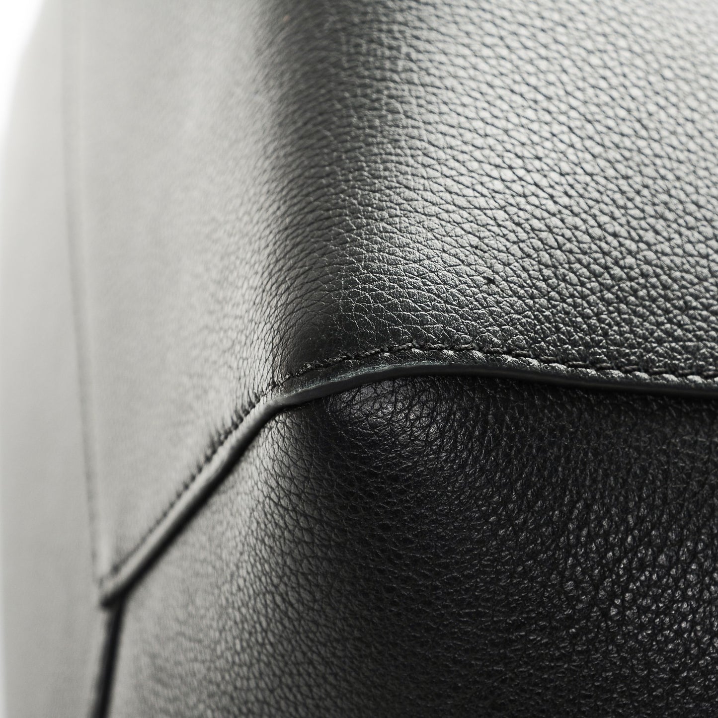 Calfskin Lockme Cabas Black