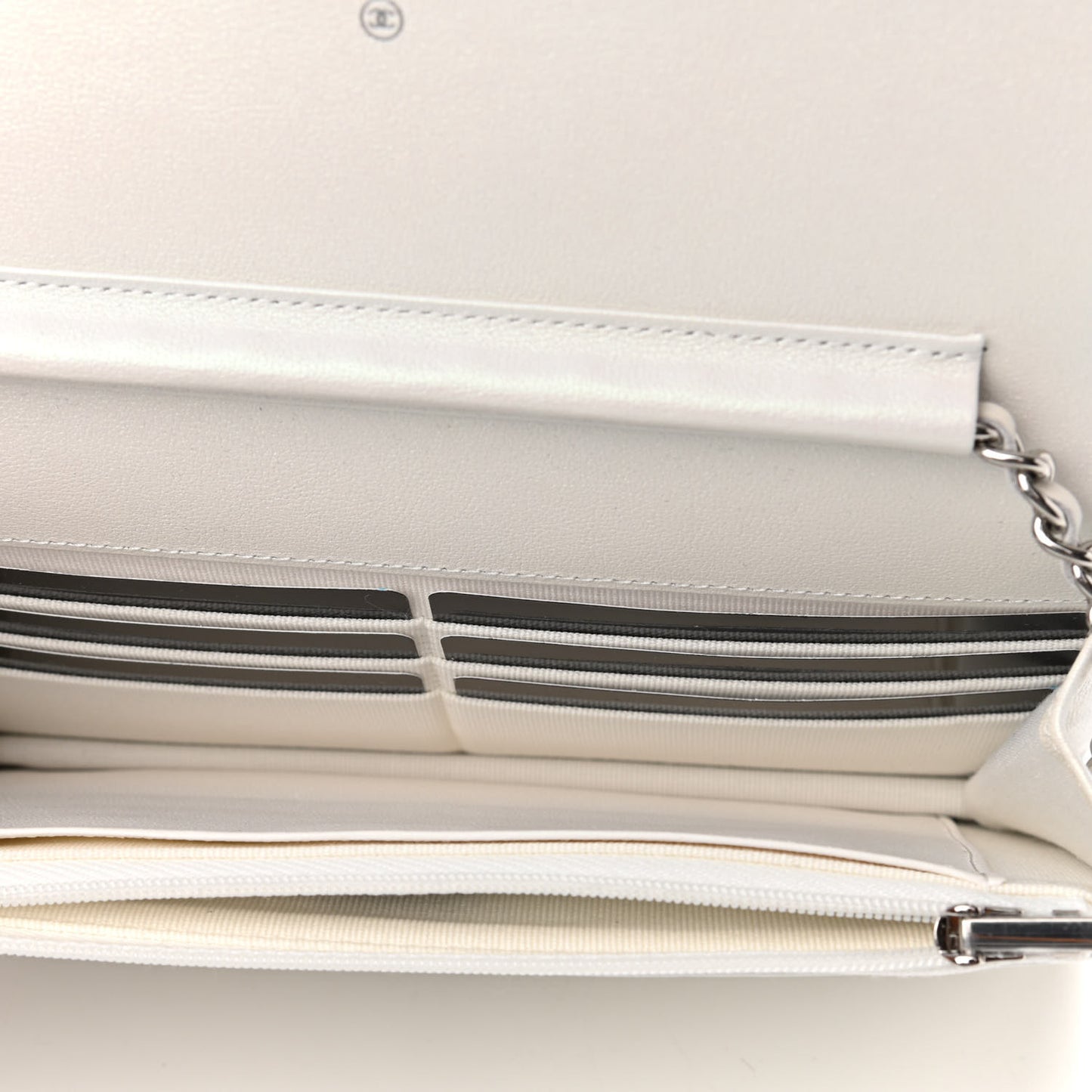 Lambskin Quilted Coco Bow Wallet On Chain WOC White