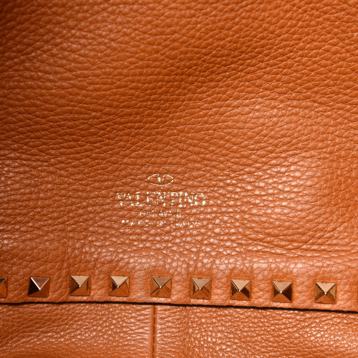 Pebbled Calfskin Medium Rockstud Reversible Tote Black Light Cuir
