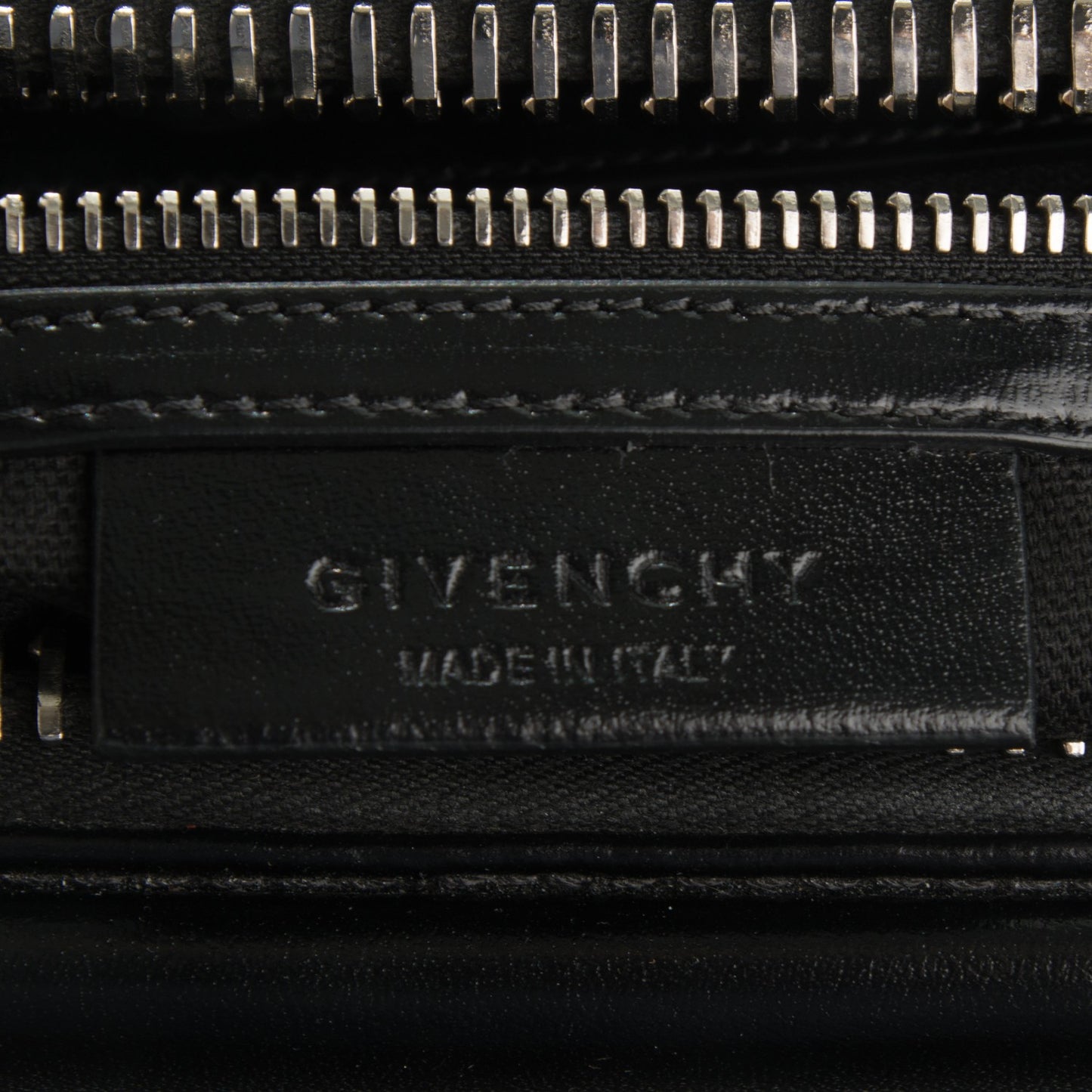 Shiny Lord Calfskin Medium Antigona Black