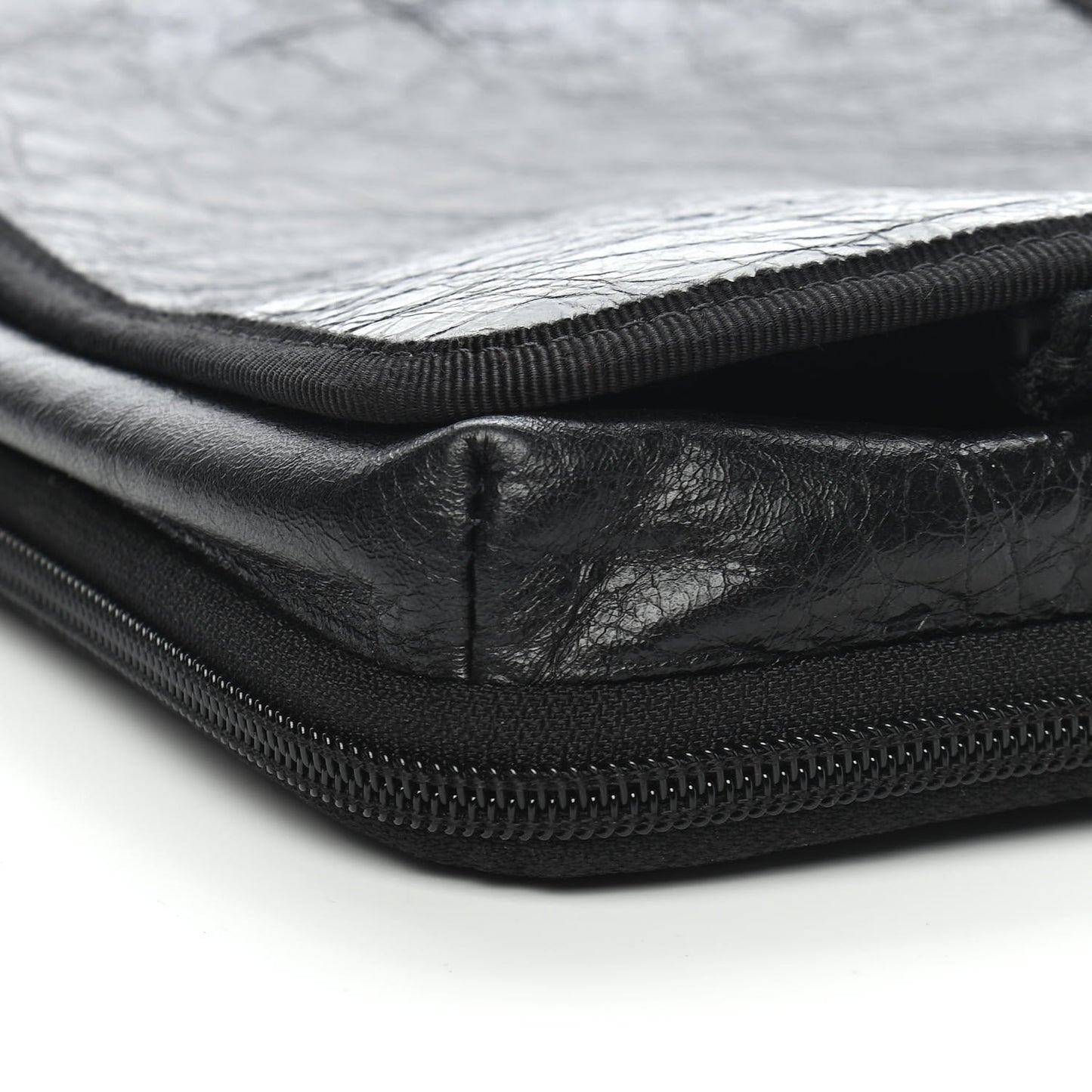 Agneau Explorer Crossbody Pouch Black