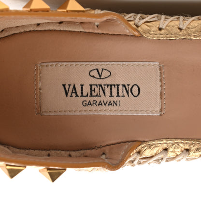 Valentino Garavani Metallic Pebbled Calfskin Rockstud Ankle Strap Espadrille 15/105mm Wedge Sandals 35 Antique Brass Natural 7 of 11