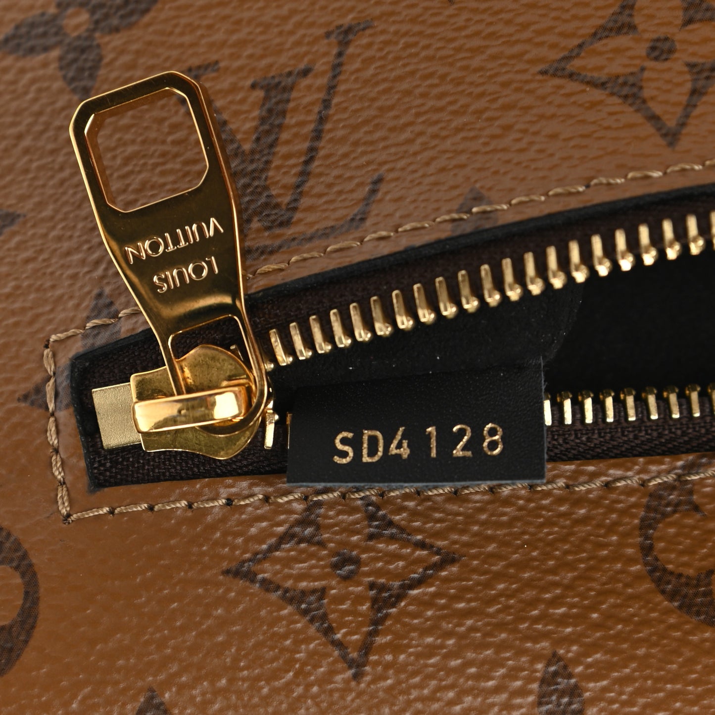 Reverse Monogram Pochette Metis