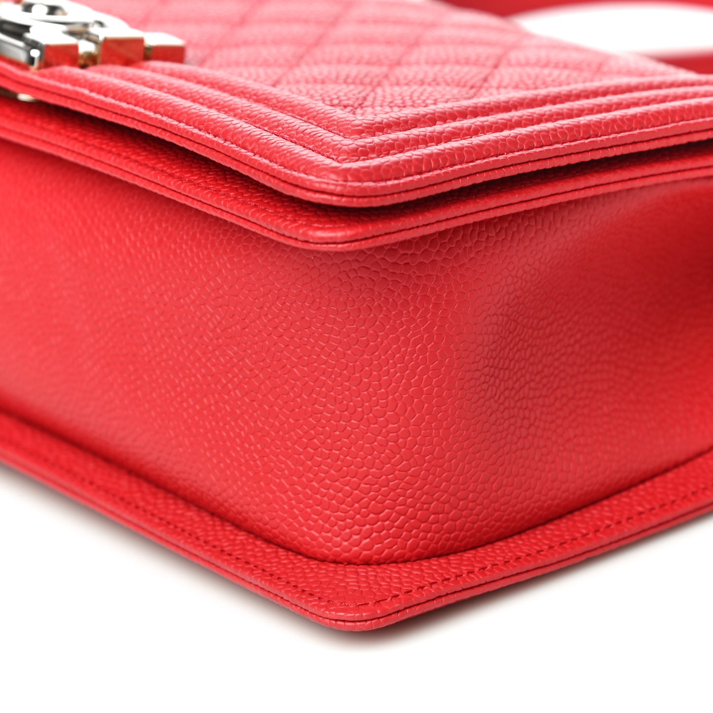 Caviar Quilted Medium Boy Flap Red
