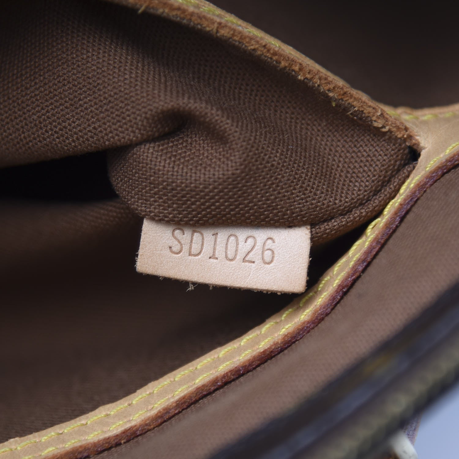 Louis Vuitton Monogram Cabas Mezzo 6 of 9