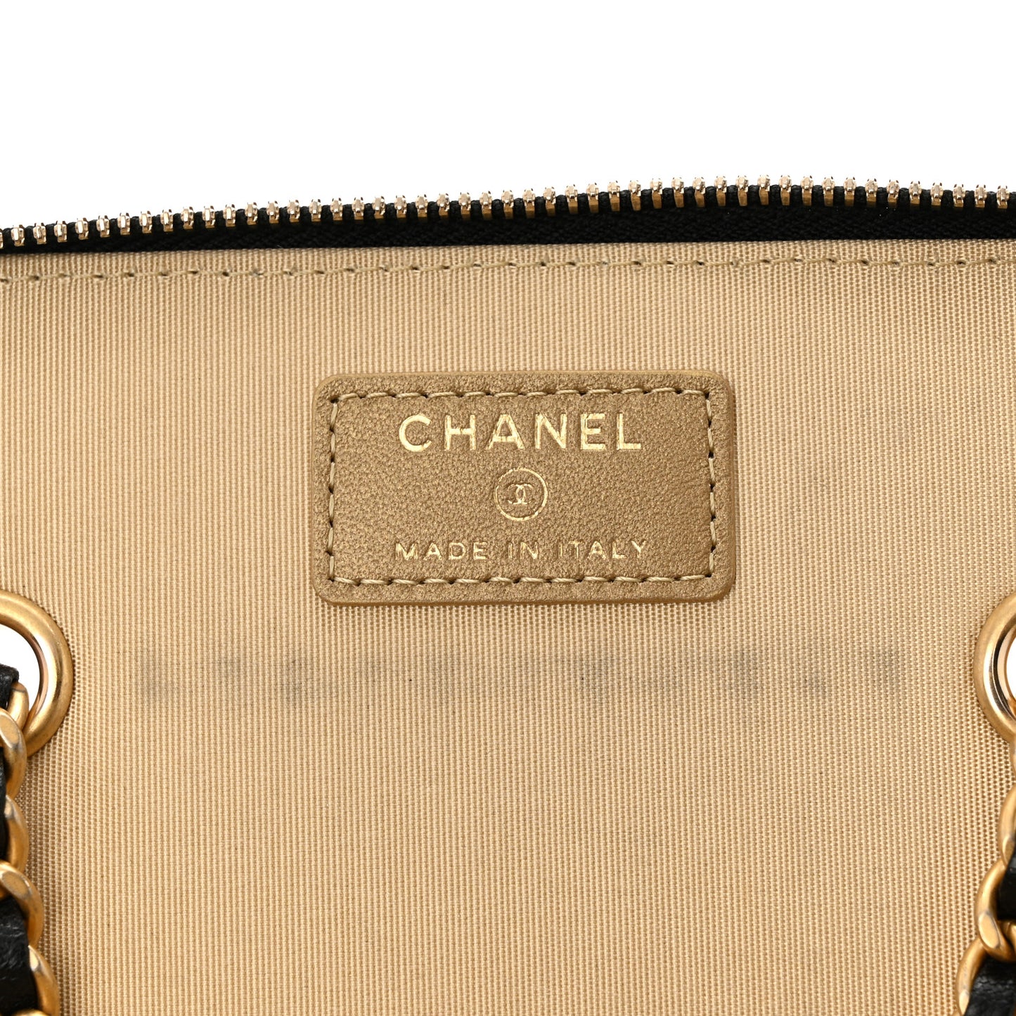 Lambskin Quilted Pearl Crush Small Vanity Case With Chain Black