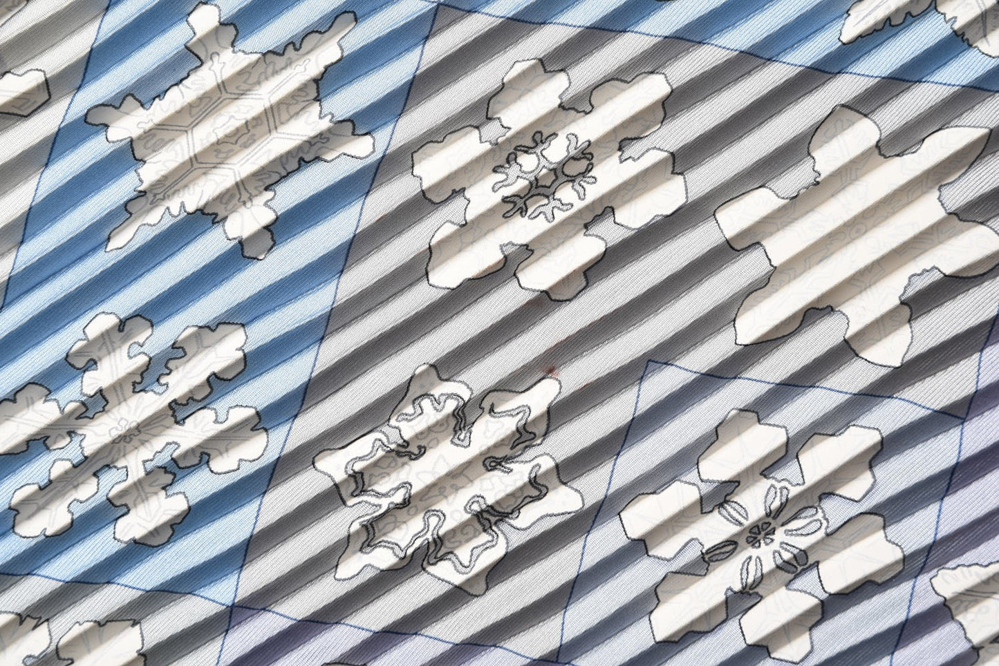 Silk Plisse Feux De L’Hiver Scarf 90