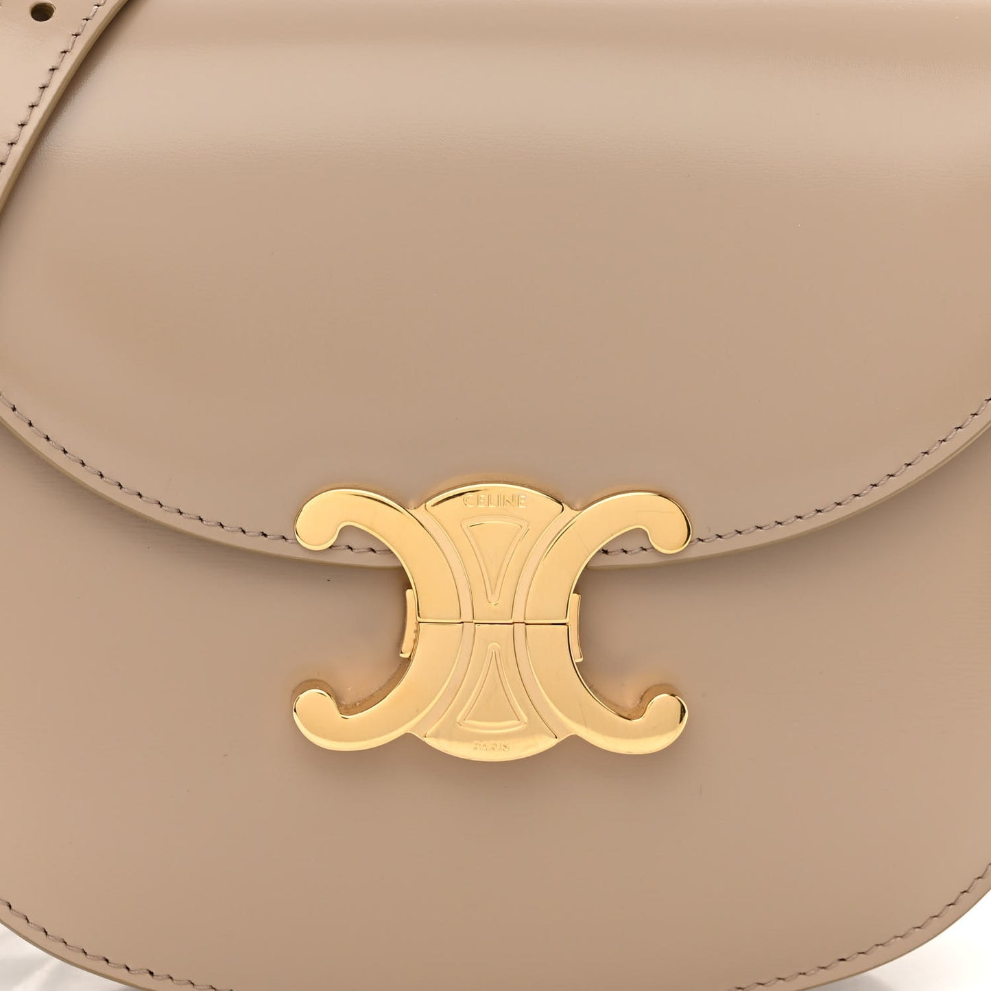 Shiny Calfskin Triomphe Besace Clea Pebble
