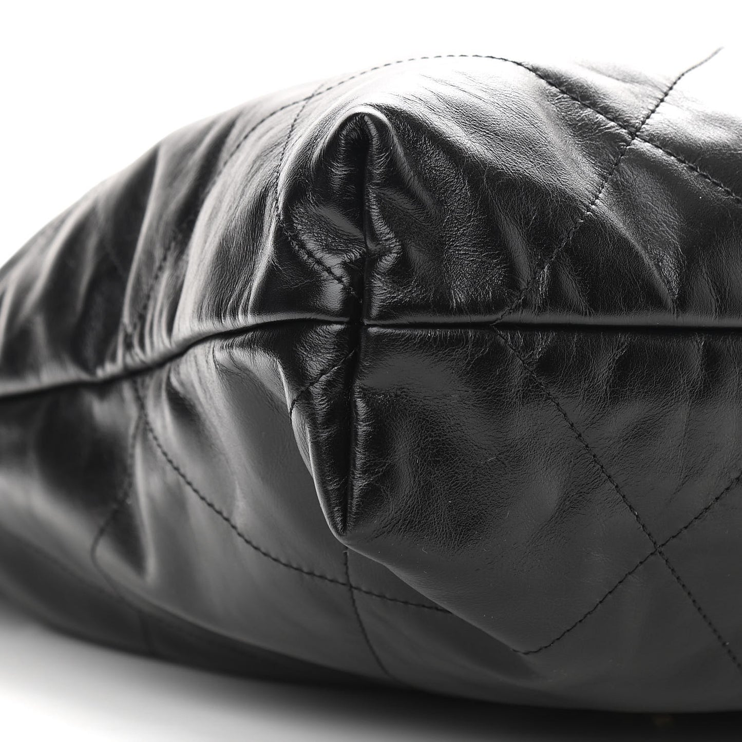 Shiny Calfskin Quilted Chanel 22 Black