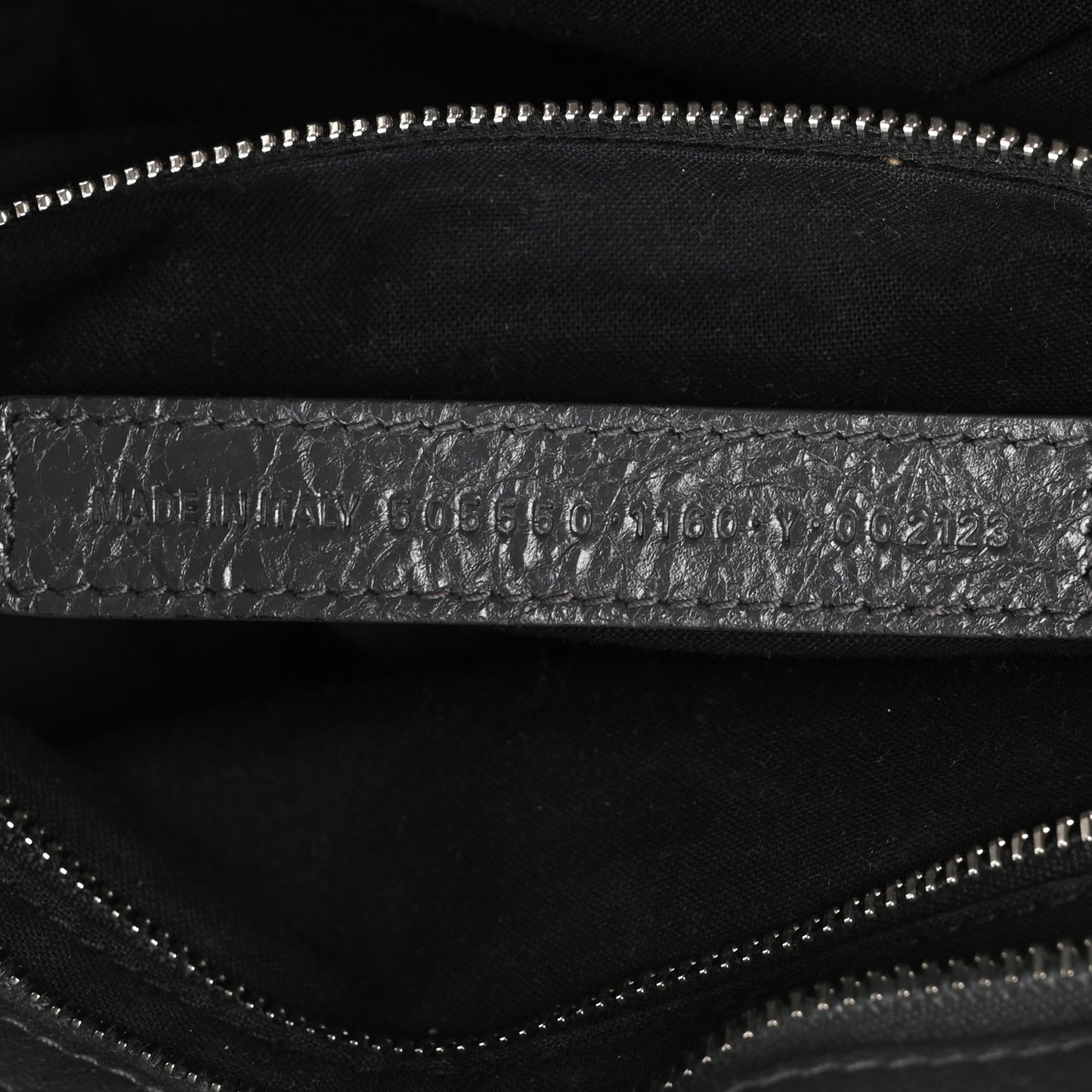 Agneau Classic Silver Hardware City Logo Strap Gris Fossile White