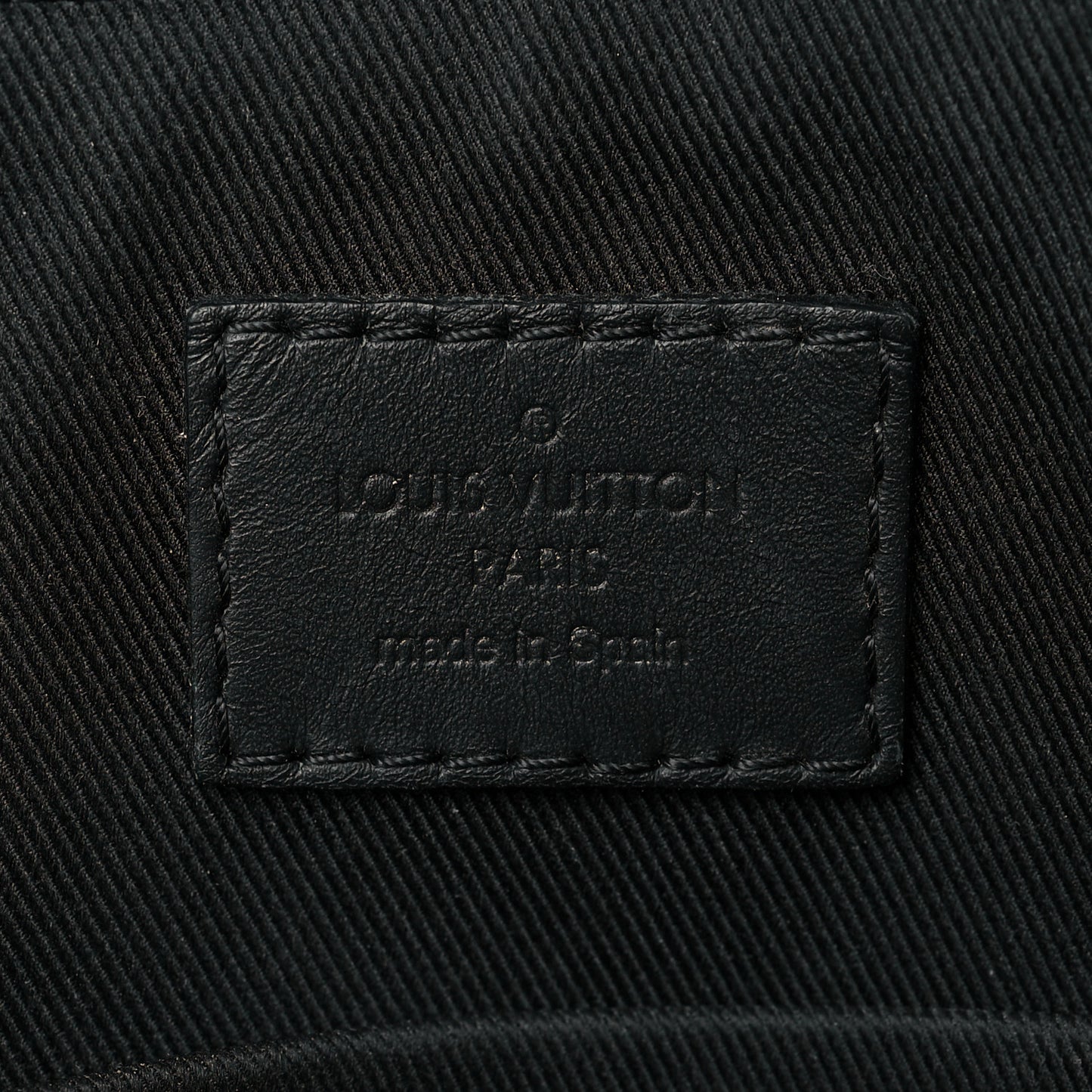 Damier Infini Discovery Messenger BB Onyx