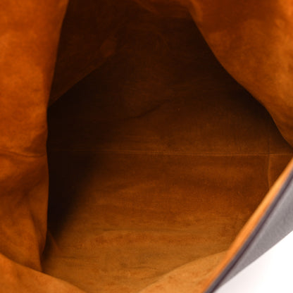 Louis Vuitton Grained Calfskin Low Key Hobo MM Ebene 6 of 14