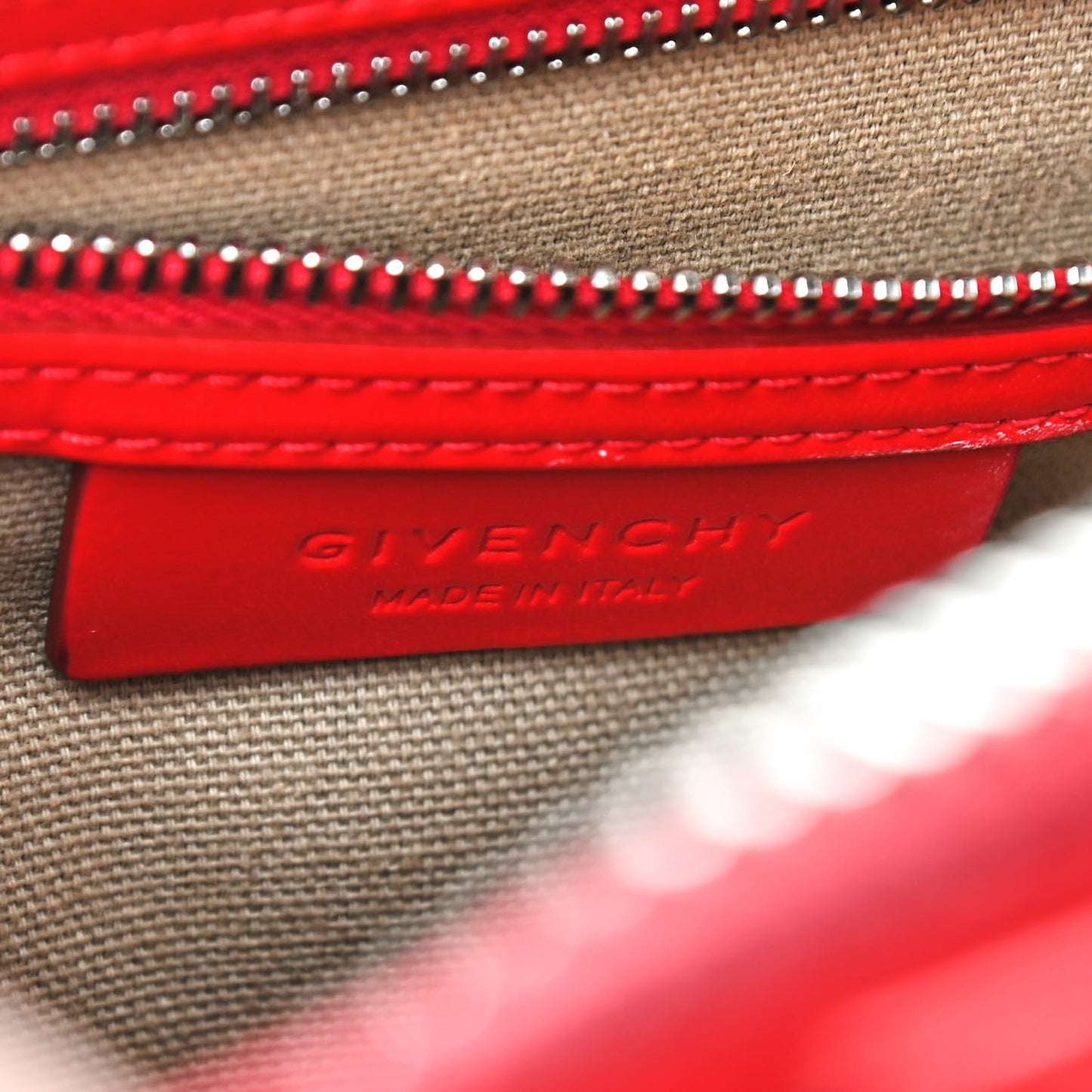 Shiny Lord Calfskin Medium Antigona Medium Red