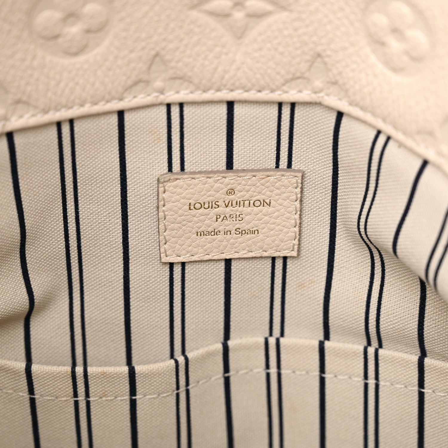 Louis Vuitton Empreinte Artsy MM Neige 6 of 15
