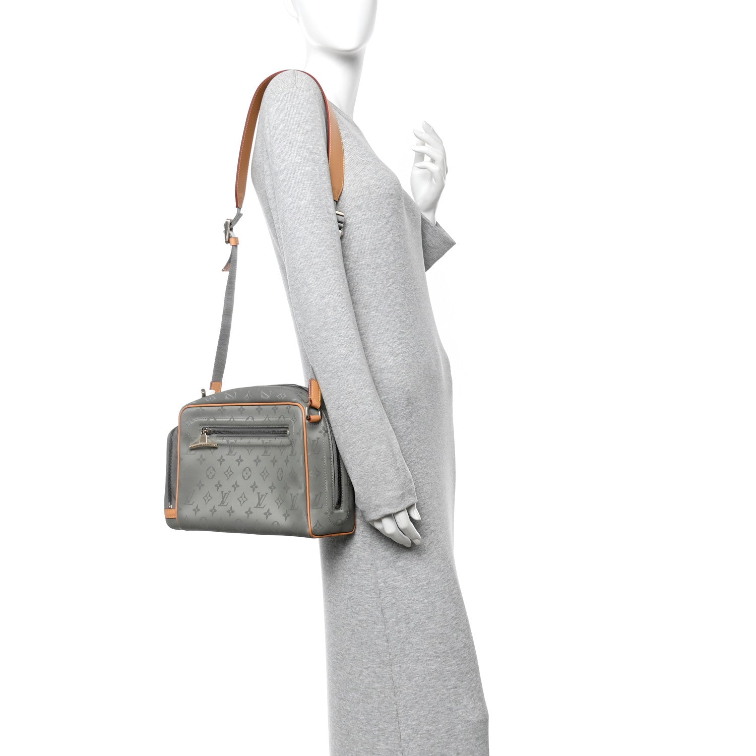 louis vuitton camera backpack Louis Vuitton Monogram Titanium Camera Bag 1829707 – FASHIONPHILE