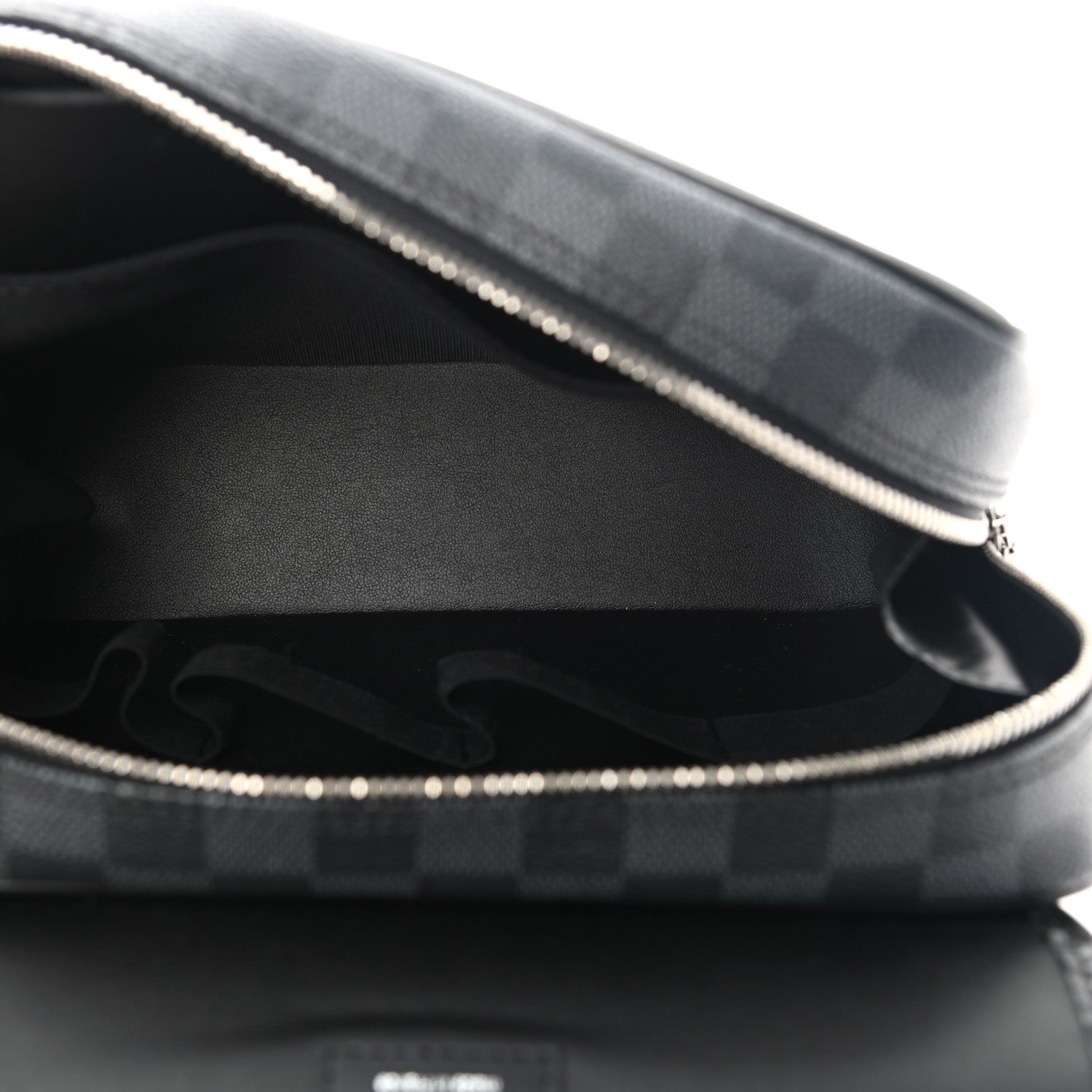 Louis Vuitton Damier Graphite Truth Suspendable Messenger Bag 5 of 7