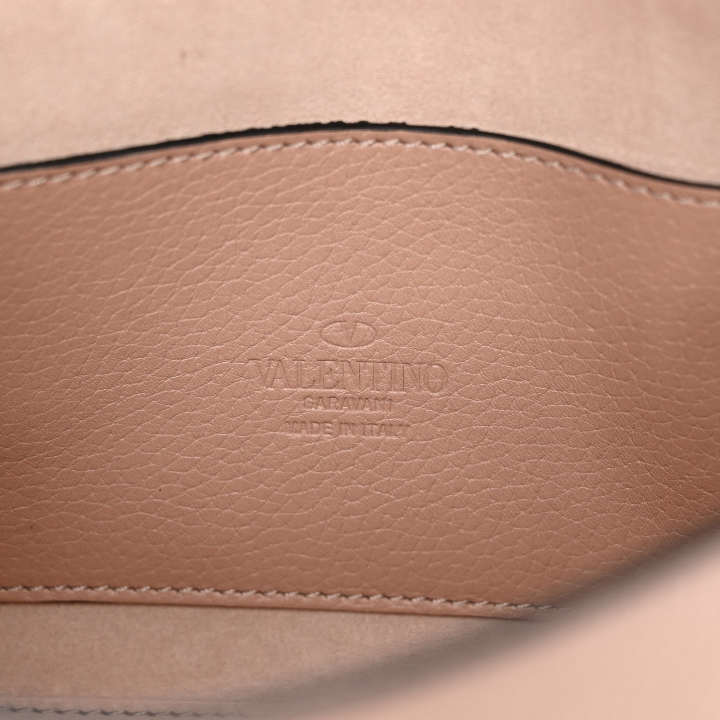 Pebbled Calfskin Medium Rockstud Flip Lock Crossbody Bag Poudre
