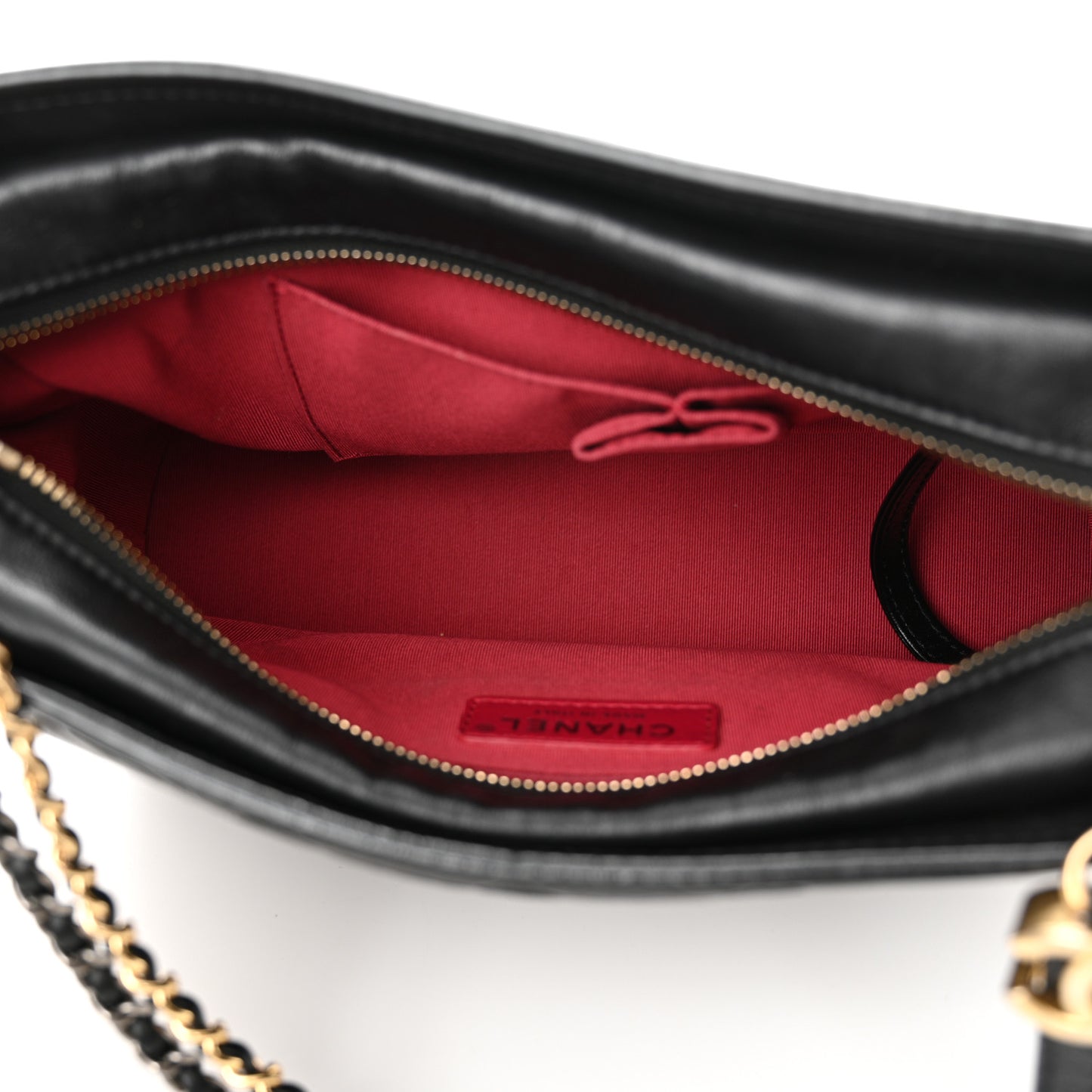Aged Calfskin Quilted New Medium Gabrielle Hobo Black