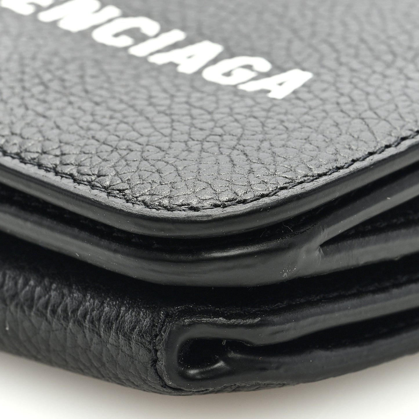 Grained Calfskin Logo Mini Cash Wallet On Chain Black White