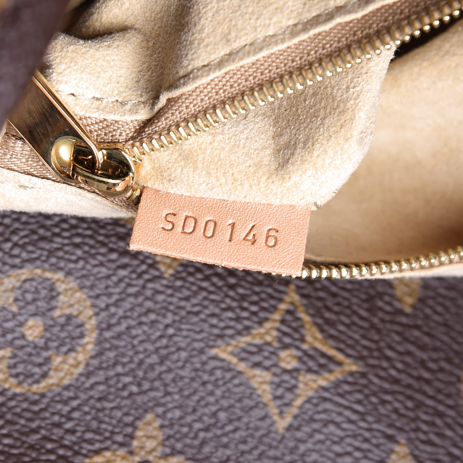 Louis Vuitton Monogram Artsy MM 8 of 12
