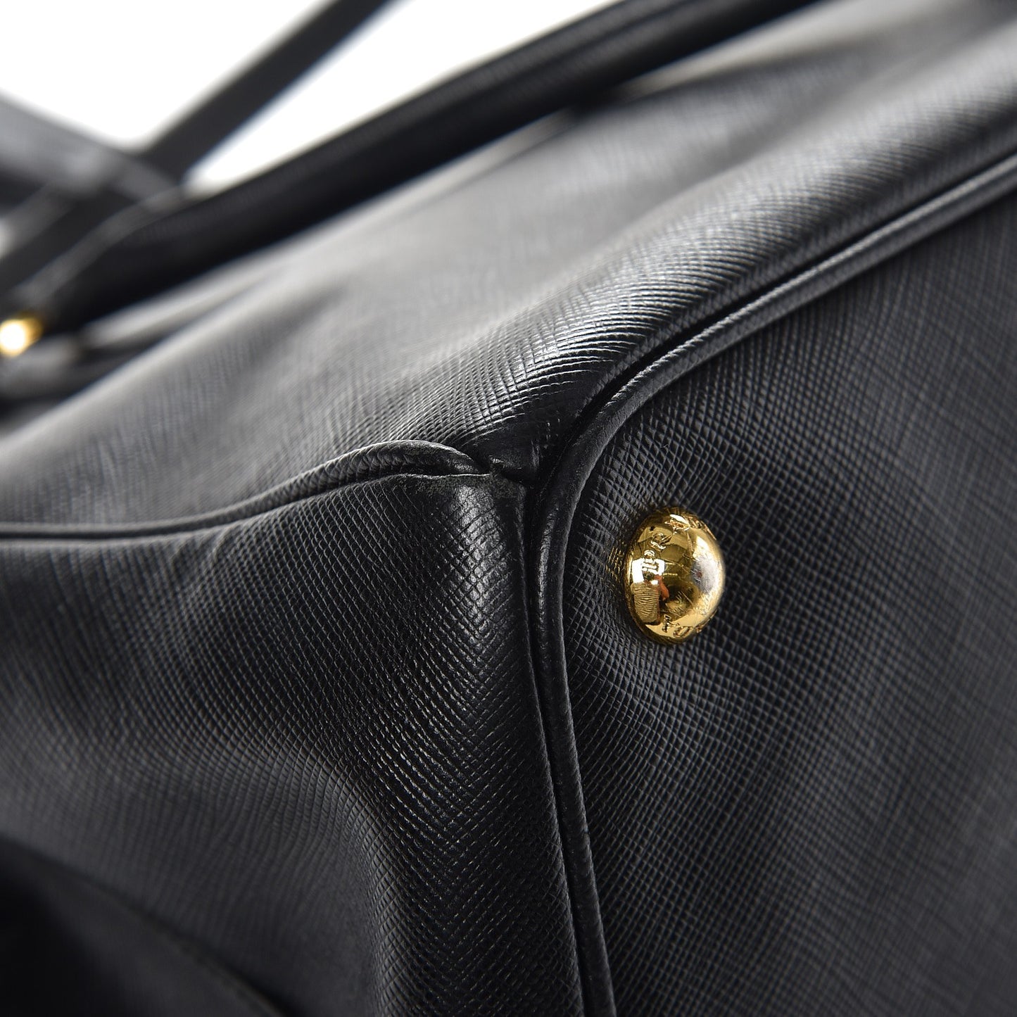 Saffiano Medium Galleria Double Zip Tote Black