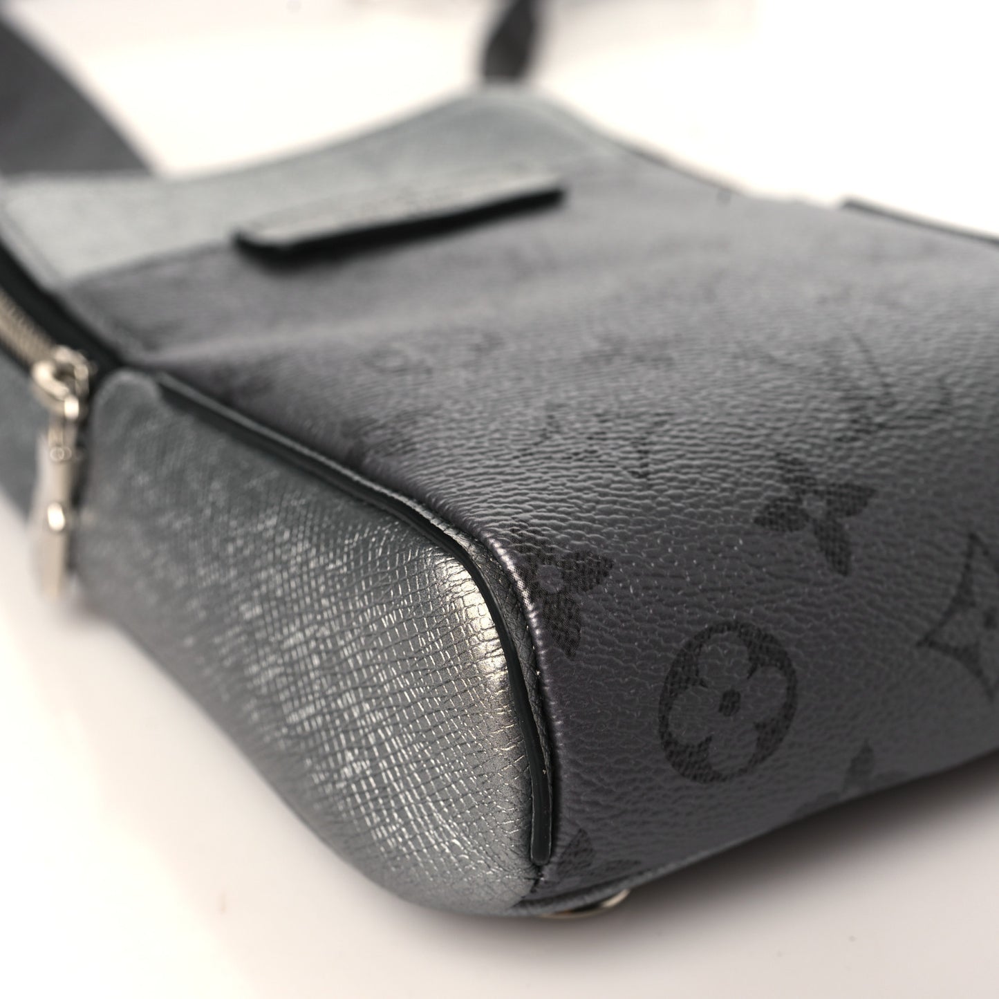 Taigarama Outdoor Slingbag Gunmetal Silver
