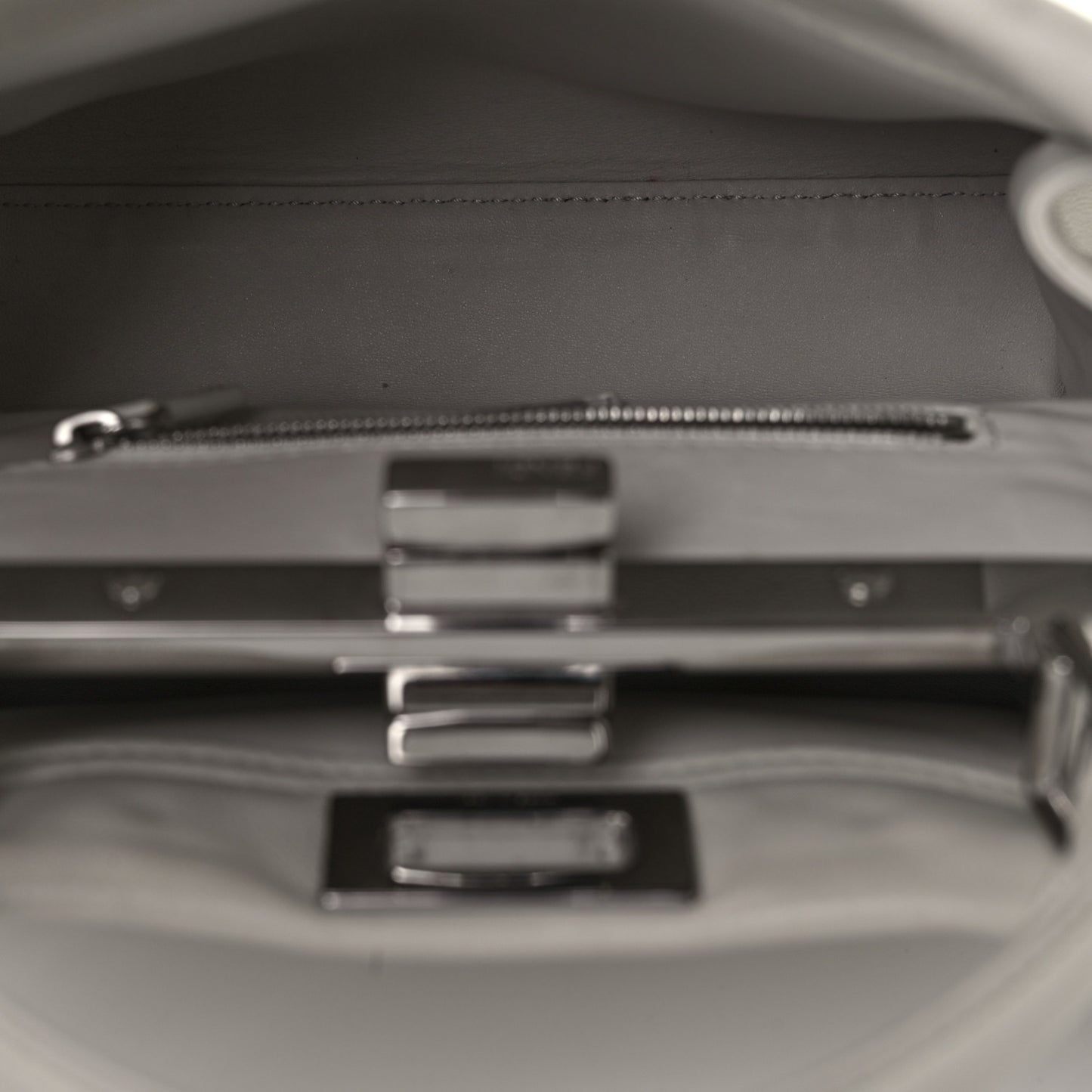 Nappa Lace Up Mini Peekaboo Iconic Satchel Bianco Carta