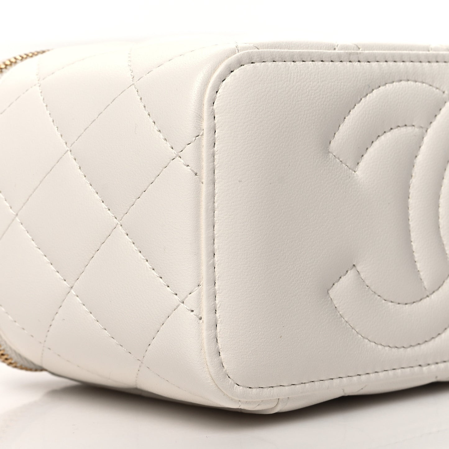 Lambskin Enamel Quilted Small Coco Hearts Vanity Case With Chain White