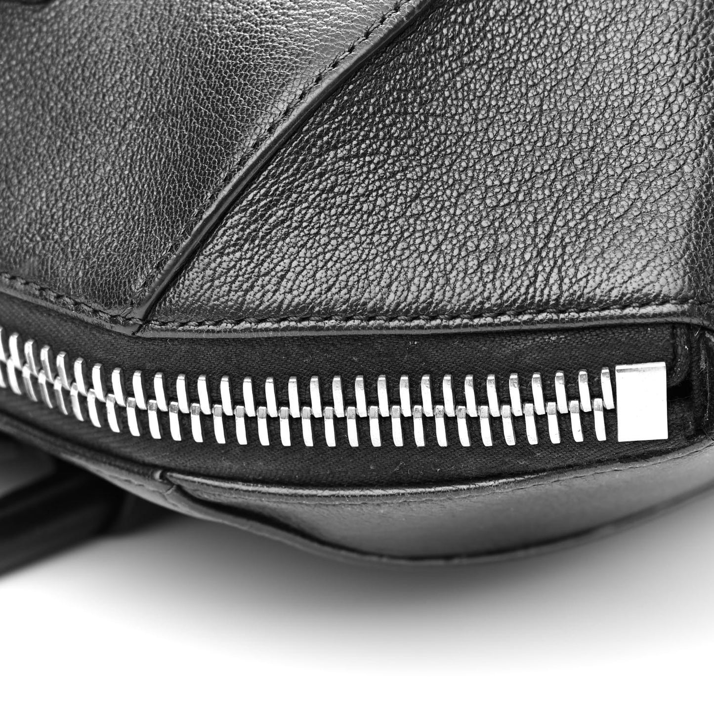 Sugar Goatskin Medium Antigona Black