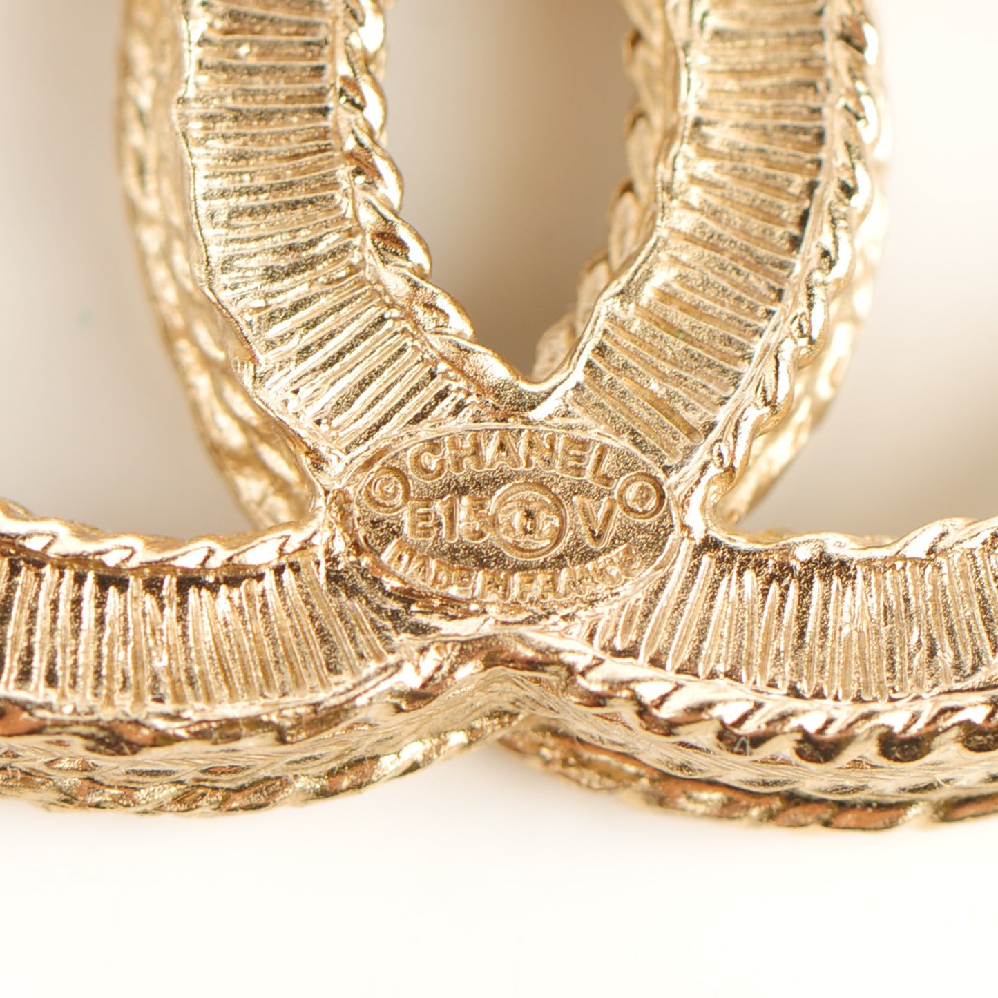 Pearl CC Brooch Pin Gold