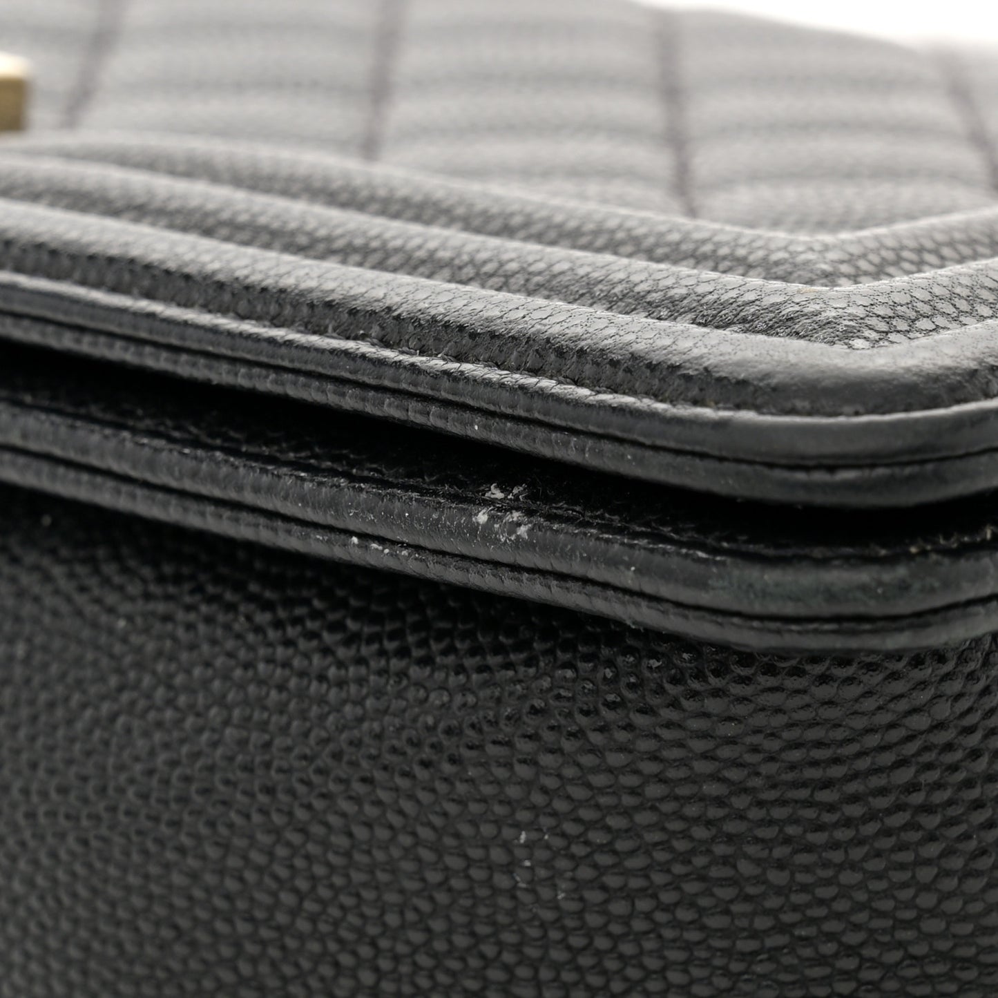 Caviar Quilted Medium Boy Flap Black