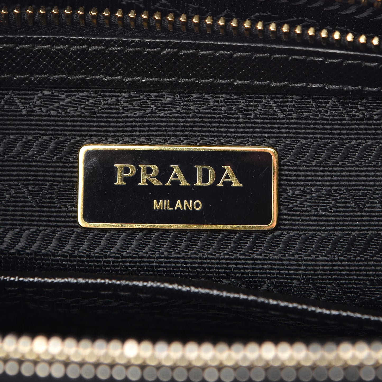 Saffiano Medium Galleria Double Zip Tote Black