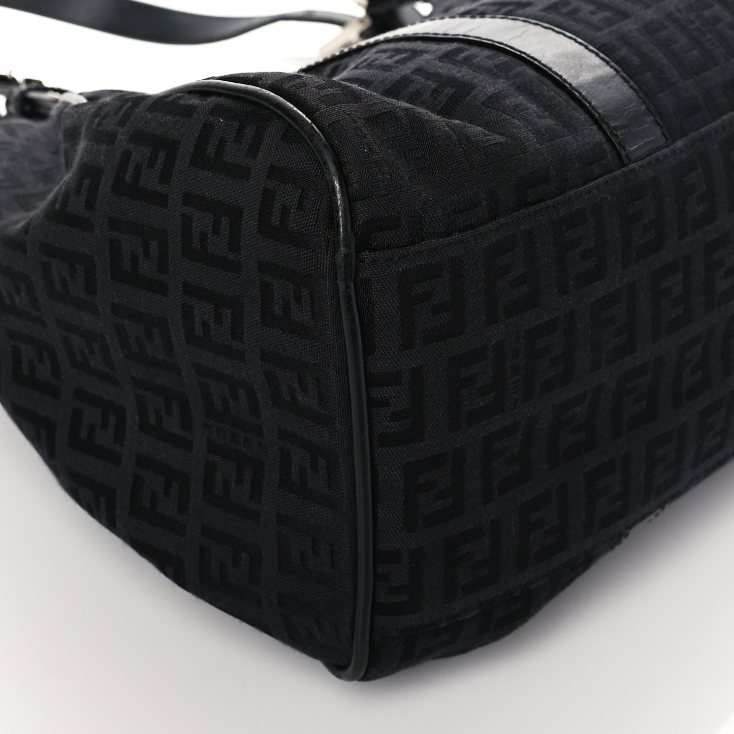 Zucchino Vitello Shoulder Bag Black